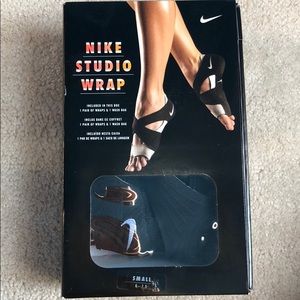 Nike Studio Wrap (no wash bag)